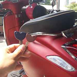 làm chìa khóa Vespa Liberty Fly Piaggio