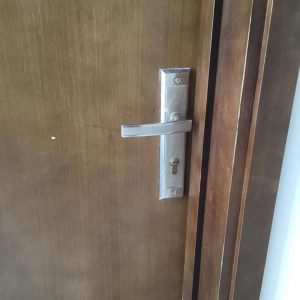 sửa khóa tay gạt đổi chìa khóa mới